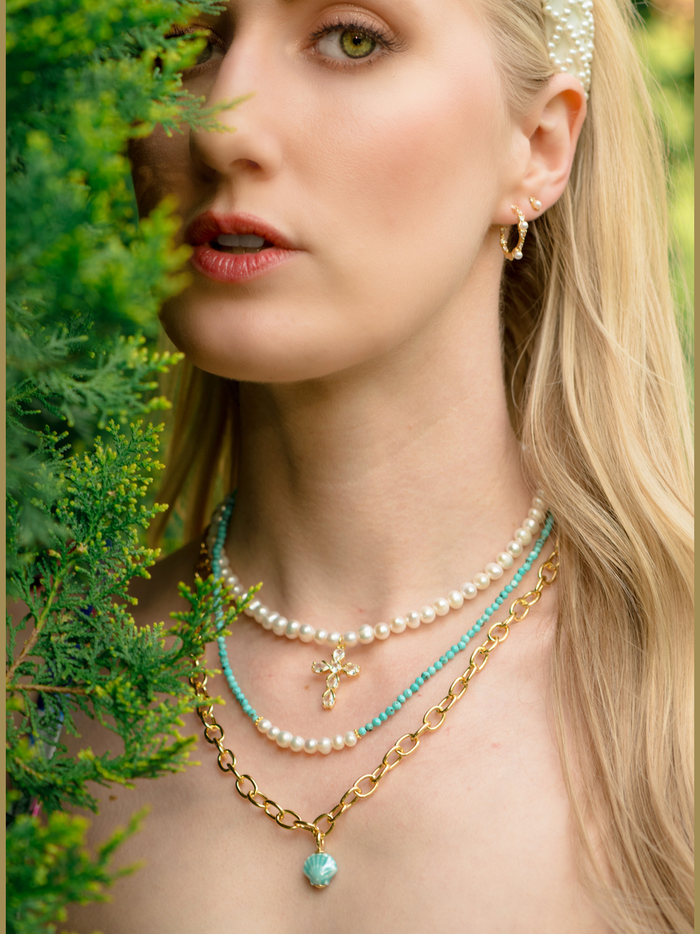 Arista Shell Pendant Necklace