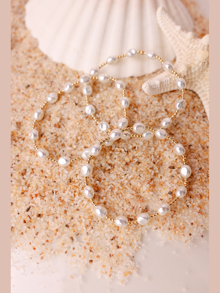Bri Pearl Bracelet in Gold