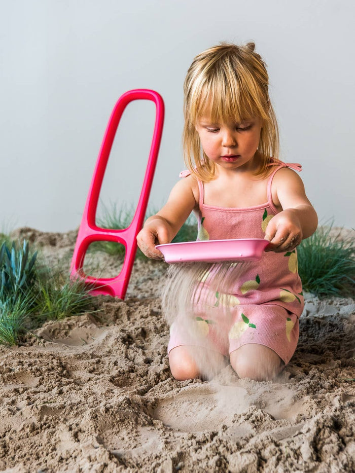 Quut Scoppi – Kids Snow & Sand Shovel with Easy Grip